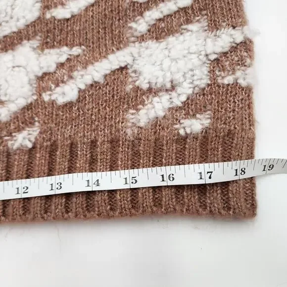 Line & Dot Houndstooth Sweater - Picture 12 of 16